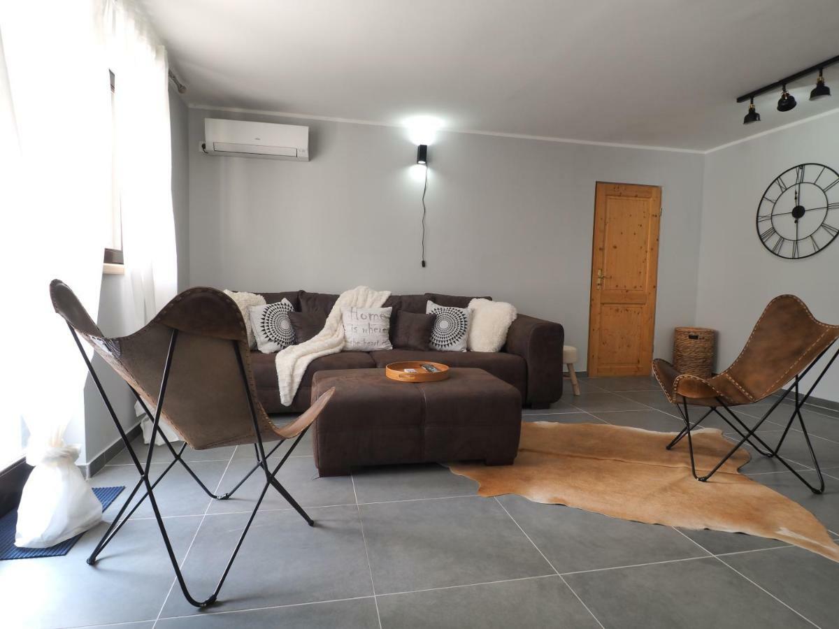 House Sara Villa Latin